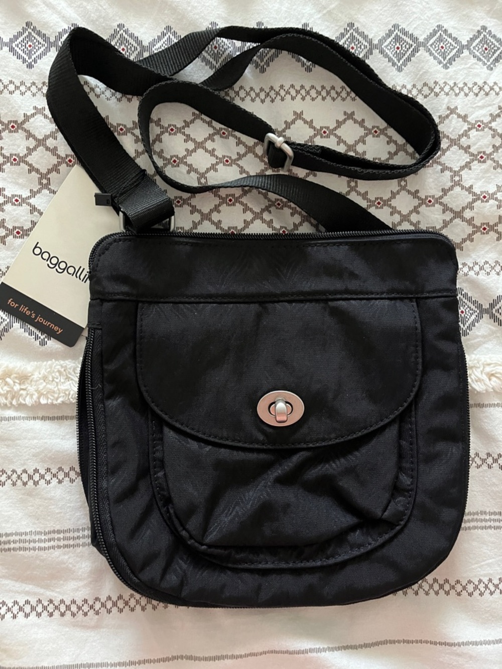 Baggallini Black Quilted Crossbody with Turn-Lock Pocket